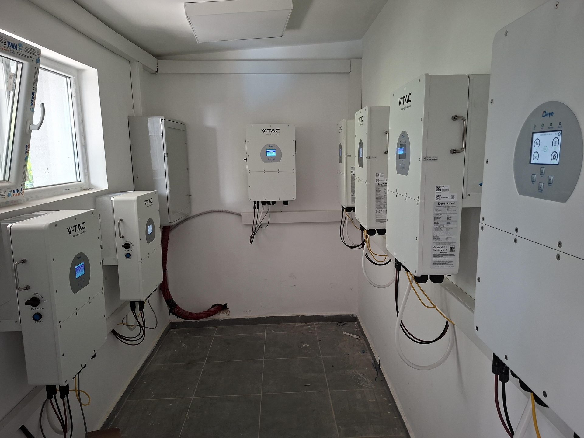 Инвертори, работещи в паралел